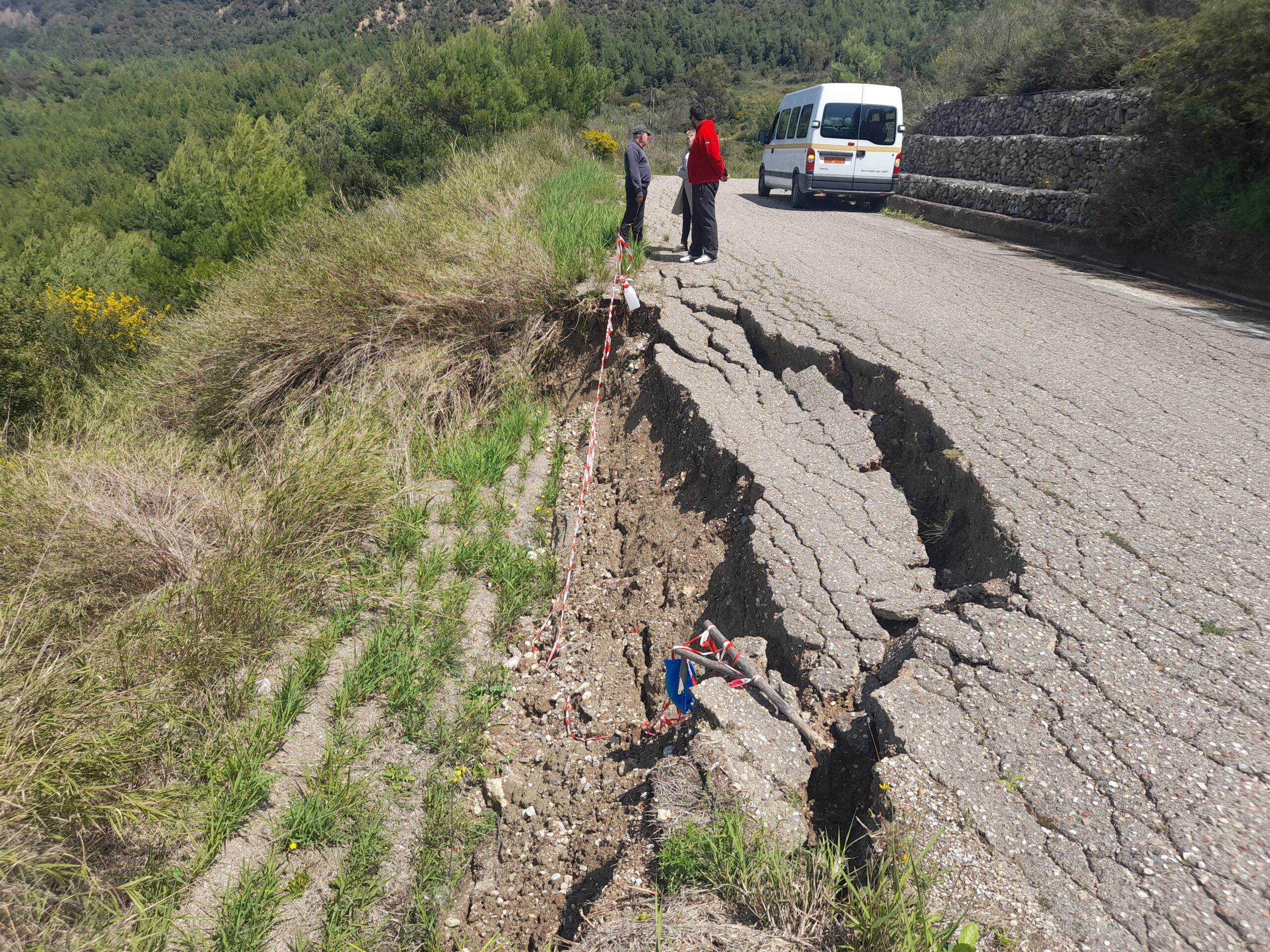 Υποχώρησε ο δρόμος από καθίζηση στην Τρυπητή Κρεστένων – Άμεση παρέμβαση από τον δήμο