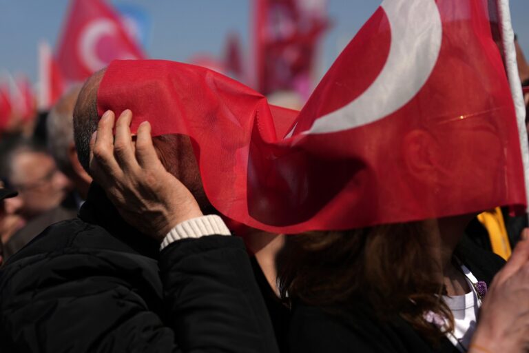 Τουρκία: Συλλήψεις πολιτών που καλούσαν σε μποϊκοτάζ στην αγορά κατά της προφυλάκισης Ιμάμογλου