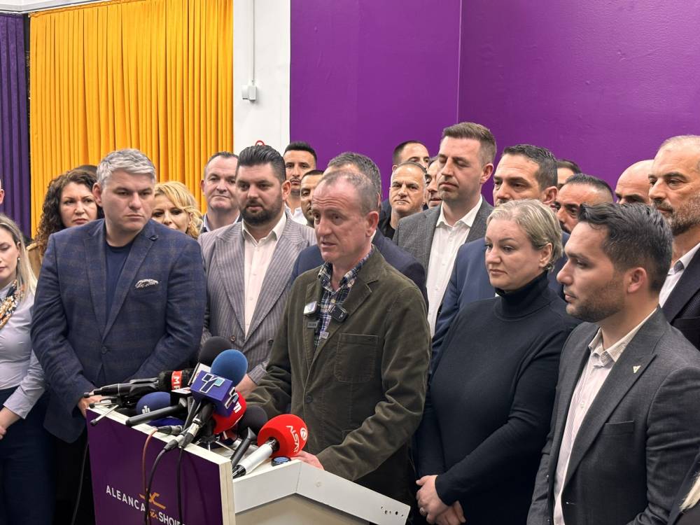 Βόρεια Μακεδονία: Ρήξη στους κόλπους του αλβανικού συνασπισμού – Αποχωρεί ο δημοφιλής υπουργός Υγείας