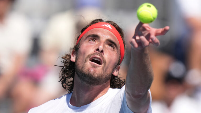 Εγκατέλειψε ο Τσιτσιπάς, στους «4» του Barcelona Open ο Φιλς