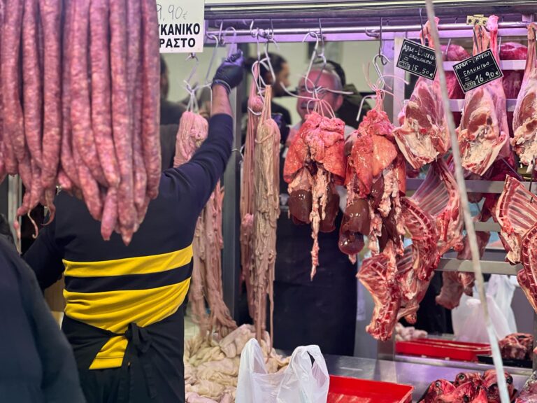 Σε πασχαλινούς ρυθμούς η αγορά της Καλαμάτας – Αυξημένες τιμές στον οβελία