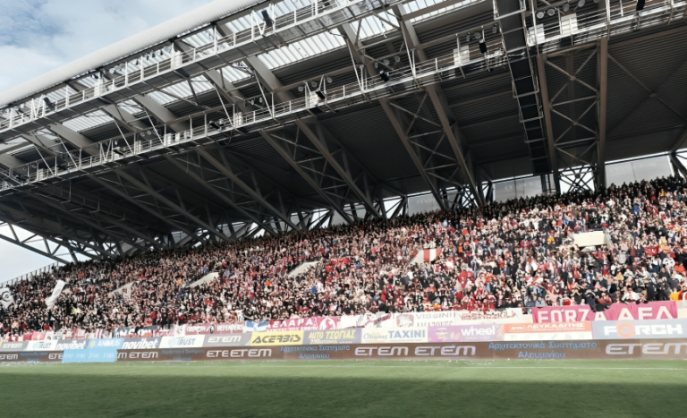 H Λάρισα γιορτάζει την άνοδο της ΑΕΛ στη Super League