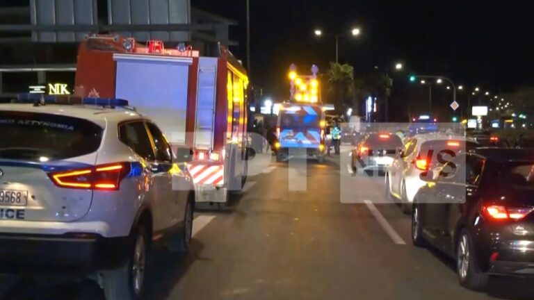 Καραμπόλα οκτώ οχημάτων στη Λεωφόρο Ποσειδώνος στο ύψος του Αλίμου – Εννέα τραυματίες