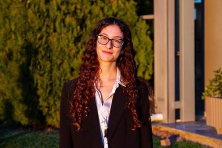 Μαθήτρια από τη Θεσσαλονίκη θα εκπροσωπήσει την Ελλάδα στη Διεθνή Ολυμπιάδα Βιολογίας 2025