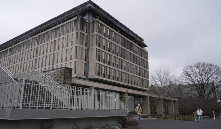 ΗΠΑ: Συνεχίζεται ο πόλεμος της κυβέρνησης Τραμπ με τα πανεπιστήμια – Κορνέλ και Νορθγουέστερν στο στόχαστρο