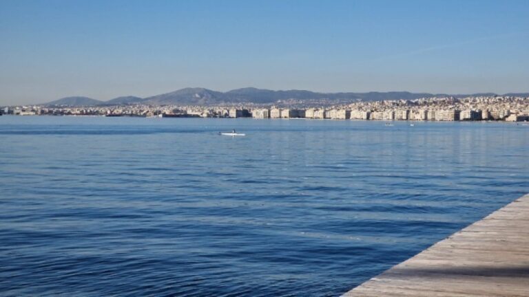 Θεσσαλονίκη: Άδειο το κέντρο της πόλης- Αυξημένη η κίνηση στα Μάλγαρα