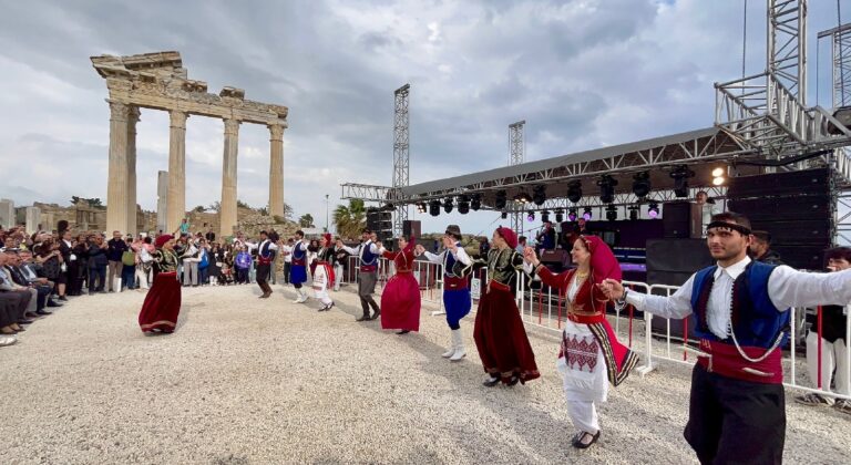 Κρητικές μυρωδιές στο Φεστιβάλ Πολιτισμού και Γεύσεων του Μανάβγκατ της Τουρκίας – Δυναμική παρουσία του Δήμου Χανίων