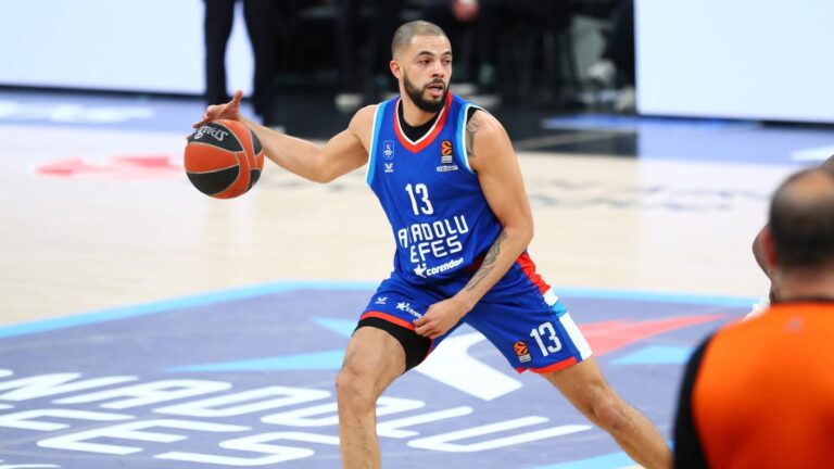 Euroleague: Η Έφες νίκησε 87-77 την Ζάλγκιρις και προκρίθηκε στα play off – «Πέφτει» πάνω στον Παναθηναϊκό, αν νικήσει η Μπαρτσελόνα