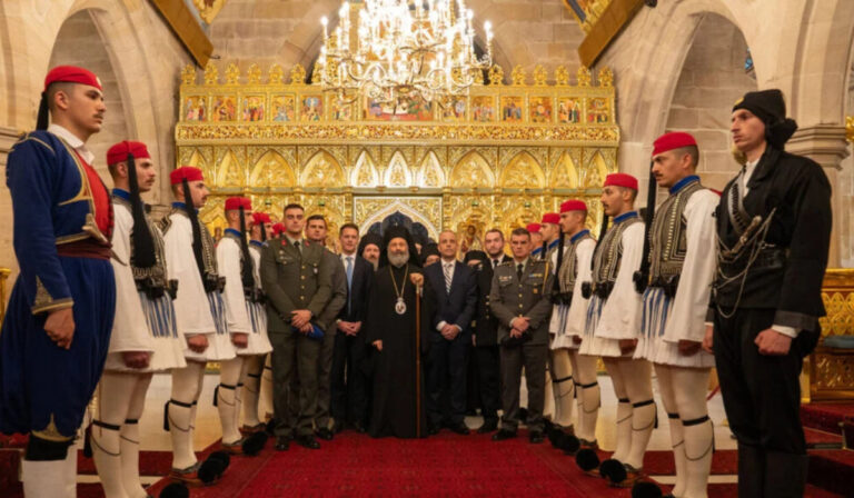 Ο Αρχιεπίσκοπος Αυστραλίας Μακάριος καλωσόρισε τους Εύζωνες στο Σύδνεϋ