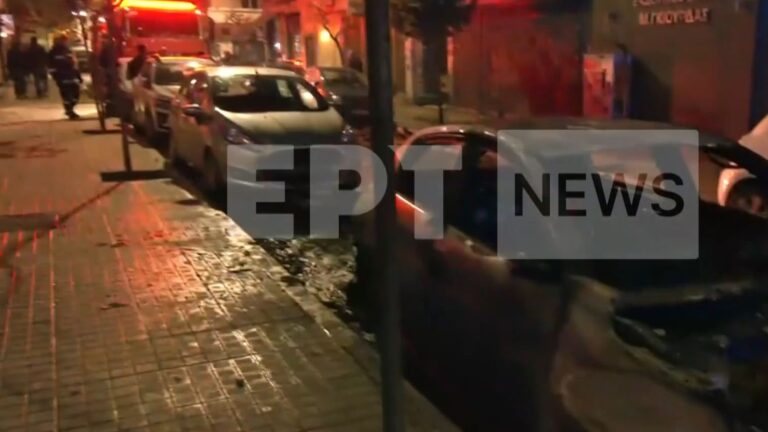 Νύχτα έντασης στα Εξάρχεια: Κάηκαν αυτοκίνητα και κάδοι απορριμμάτων – Σε 72 προσαγωγές προχώρησε η ΕΛ.ΑΣ.