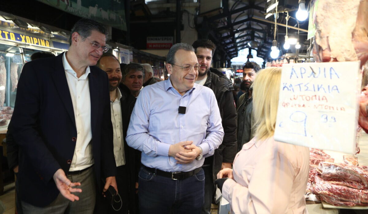 [377307] ΕΠΙΣΚΕΨΗ ΤΟΥ ΠΡΟΕΔΡΟΥ ΤΟΥ ΣΥΡΙΖΑ-ΠΣ ΣΩΚΡΑΤΗ ΦΑΜΕΛΛΟΥ ΣΤΗΝ ΒΑΡΒΑΚΕΙΟ ΑΓΟΡΑ   (ΣΩΤΗΡΗΣ ΔΗΜΗΤΡΟΠΟΥΛΟΣ/EUROKINISSI)