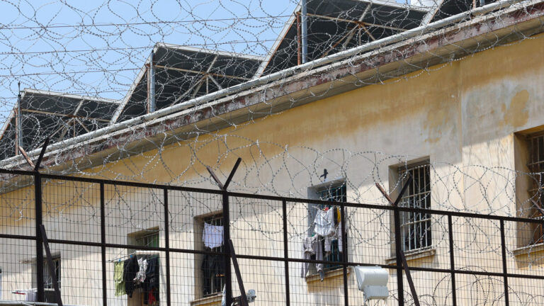 Έρευνα στις φυλακές Κορυδαλλού: Κρατούμενοι σχεδίαζαν απόδραση με όμηρο σωφρονιστικό υπάλληλο- Βρέθηκε όπλο με γεμιστήρα και σφαίρες