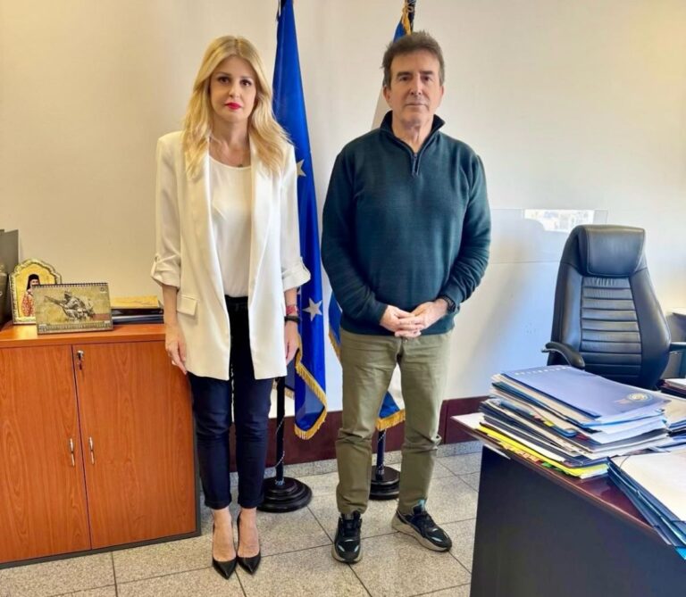 Οι κοινές δράσεις για την αντιμετώπιση της έμφυλης και ενδοοικογενειακής βίας στο επίκεντρο συνάντησης Μ. Χρυσοχοΐδη με Ε. Ράπτη