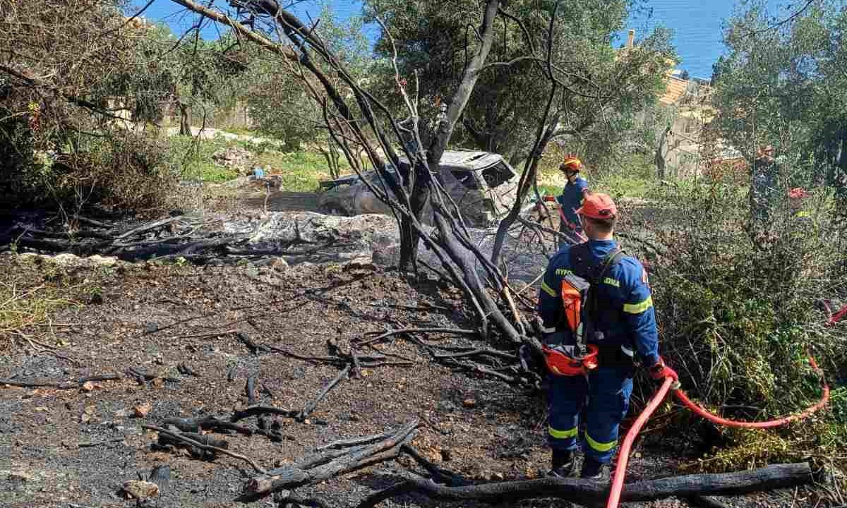 Κέρκυρα: Φωτιά που ξεκίνησε από αυτοκίνητο στο Μπαρμπάτι έκαψε έκταση με πουρνάρια