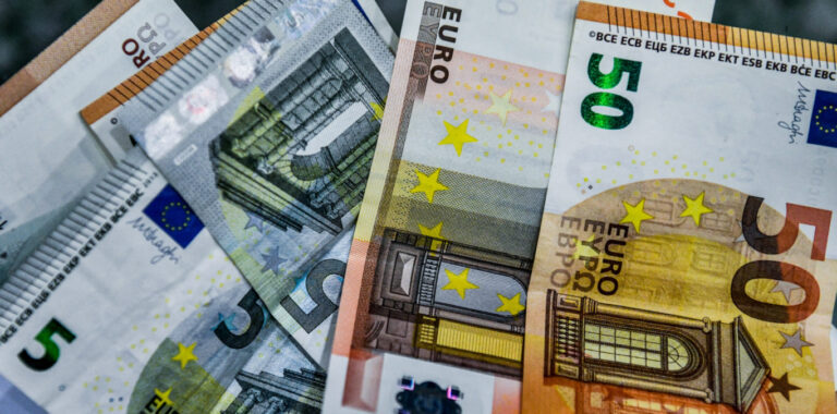 Ο «χάρτης» των πληρωμών από τον e-ΕΦΚΑ και τη ΔΥΠΑ έως τις 25 Απριλίου