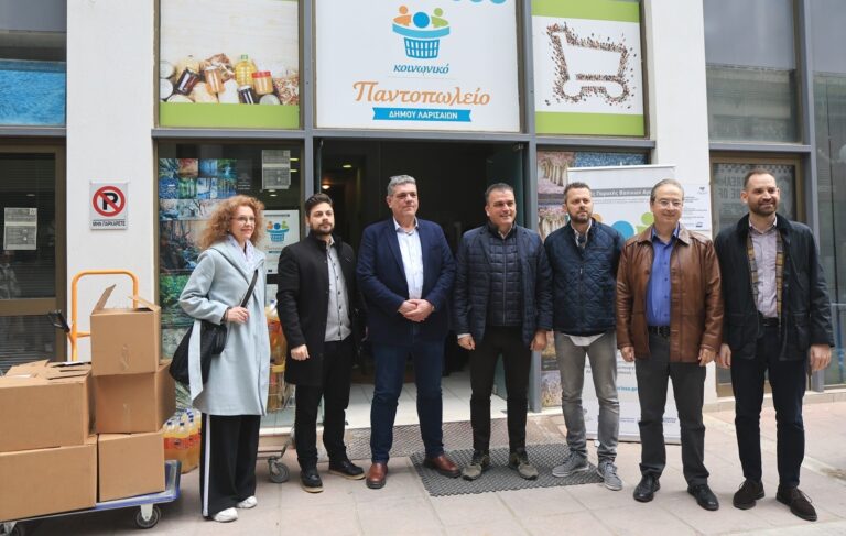Προσφορά της Ένωσης Φοροτεχνικών Ελευθέρων Επαγγελματιών στο Κοινωνικό Παντοπωλείο Λάρισας