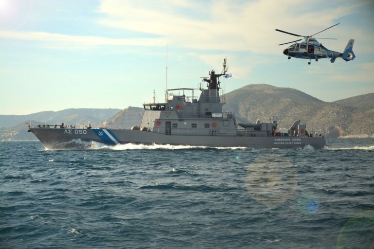 Ναυάγιο με μετανάστες στην Β.Α. Ικαρία – Διάσωση 16 ατόμων