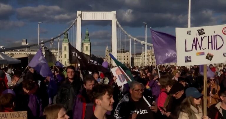 Ένθετο Κόσμος: Η Βουλή της Ουγγαρίας τροποποιεί το Σύνταγμα – Στο στόχαστρο η ΛΟΑΤΚΙ κοινότητα