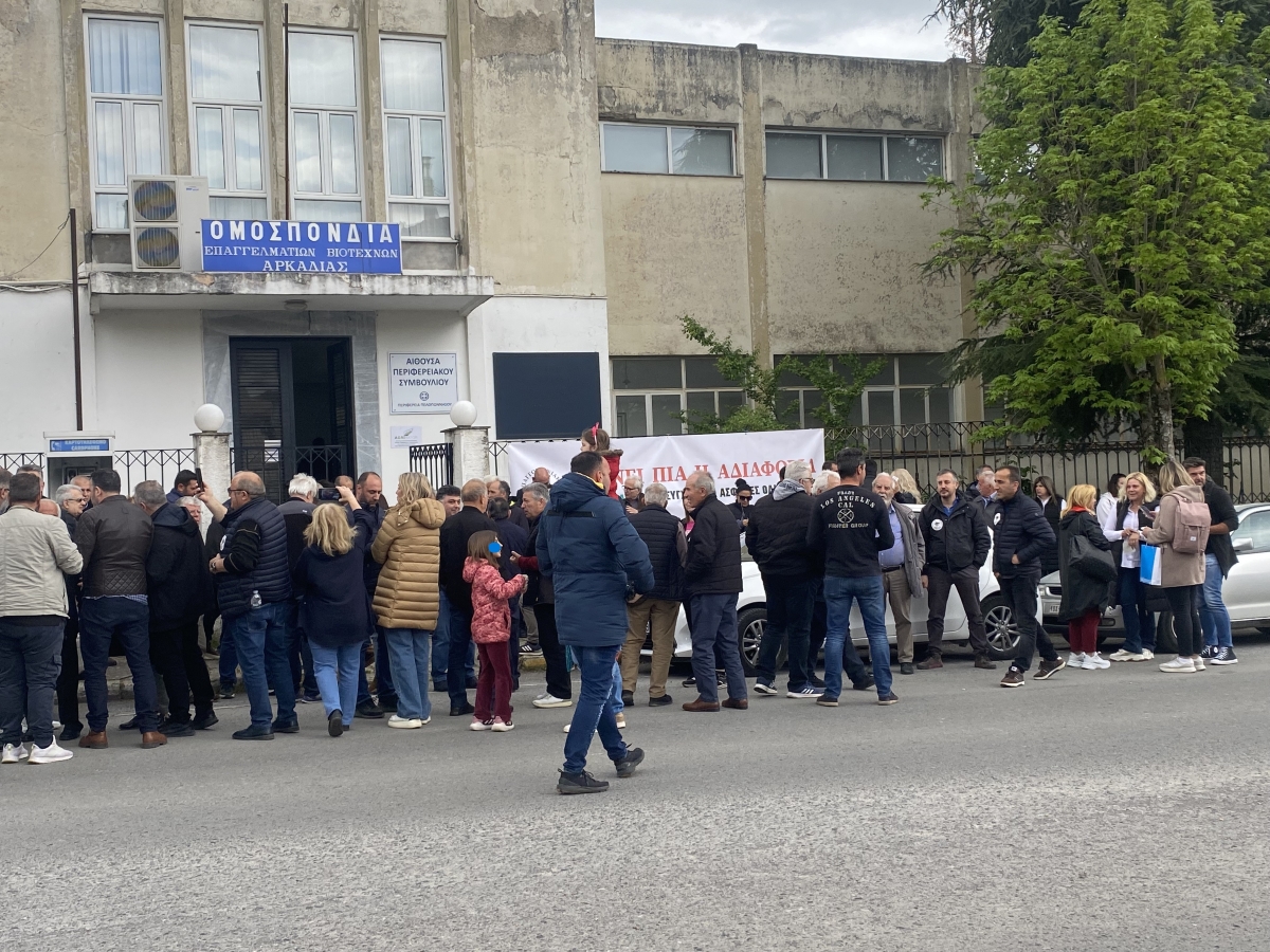 Δυναμική παράσταση διαμαρτυρίας Γορτύνιων στην Τρίπολη για το θέμα της εθνικής οδού Τρίπολης – Πύργου