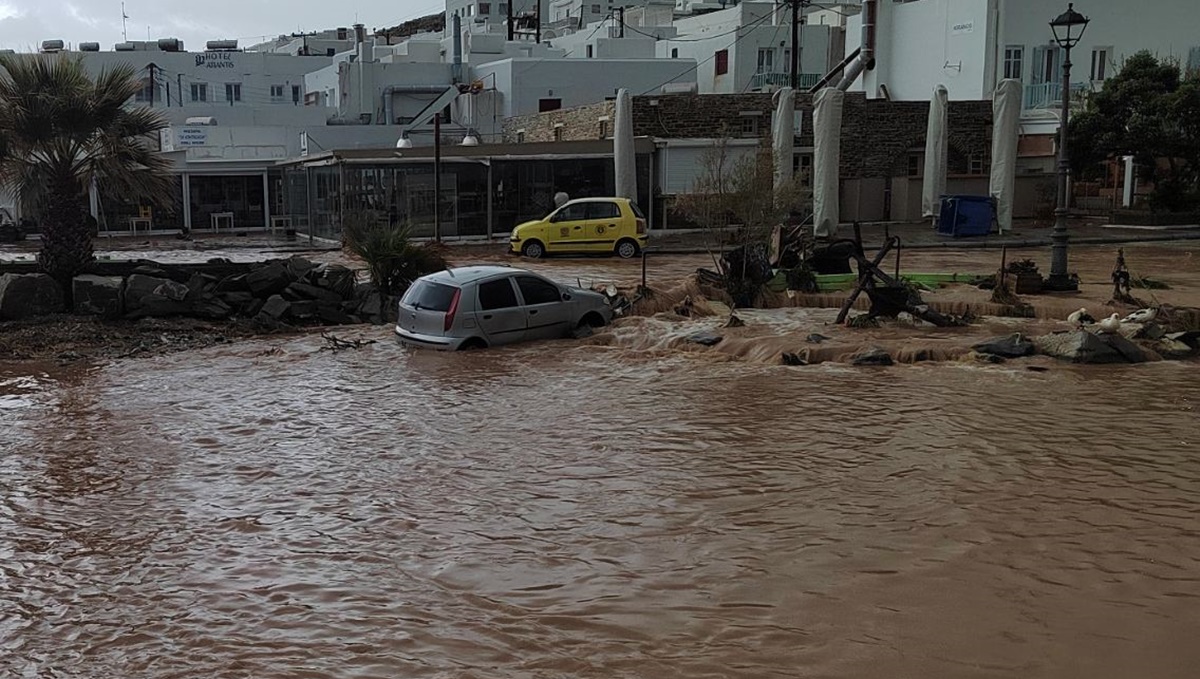 Δήμαρχος Πάρου στο ΕΡΤNews: Kανείς δεν κινδύνεψε άμεσα – Οι οδηγοί πάρκαραν σε χείμαρρο παρότι είχαν προειδοποιηθεί