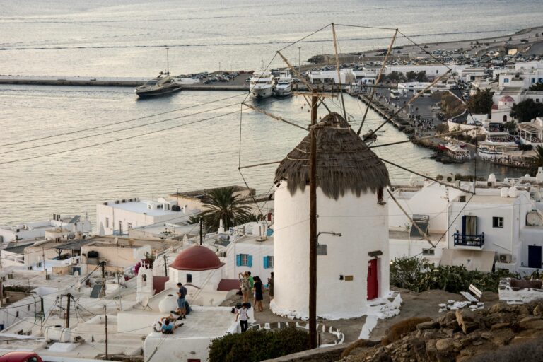 Πασχαλινές διακοπές: Ναύπλιο, Καλαμάτα, Κέρκυρα και Πήλιο στις πρώτες επιλογές των ταξιδιωτών – Ποιοι προορισμοί ξεχώρισαν