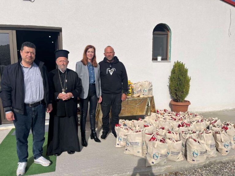 Πασχαλινά δέματα σε αστέγους και σεισμοπαθείς απο την Περιφέρεια Θεσσαλίας