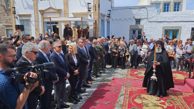 Με λαμπρότητα στην Πάτμο η αναπαράσταση του Μυστικού Δείπνου, παρουσία του Β. Κικίλια