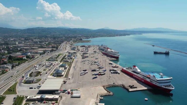 Πάτρα: Τέσσερις συλλήψεις για τον θάνατο της 47χρονης ναυτικού στο λιμάνι της Πάτρας – Οδηγούνται στον εισαγγελέα