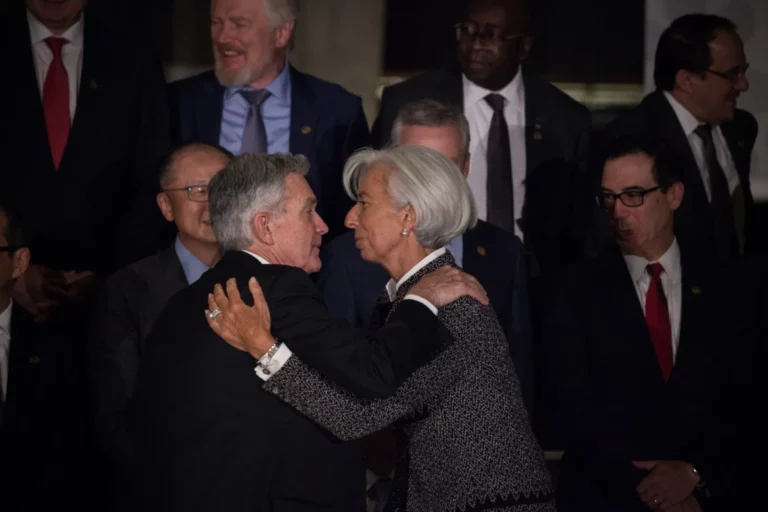 Στο «πλευρό» του Πάουελ η Κριστίν Λαγκάρντ μετά την επίθεση Τραμπ στον πρόεδρο της Fed