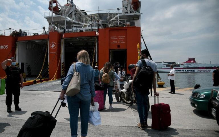 Δ. Θεοδωράτος, πρ. ΣΕΕΝ, για τα ακτοπλοϊκά εισιτήρια: Πιθανές οι μειώσεις των τιμών στα ταχύπλοα – Έως 20% πιο χαμηλά τα ναύλα για τις οικογένειες το Πάσχα
