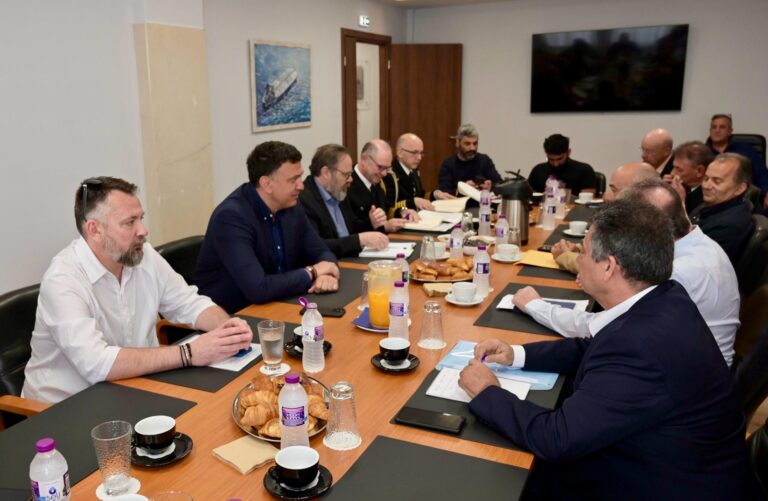 Β. Κικίλιας στη συνάντηση με ΠΝΟ: Θα συνεργαστούμε με εντιμότητα και ειλικρίνεια προς όφελος των ναυτικών και της ναυτιλιακής κοινότητας
