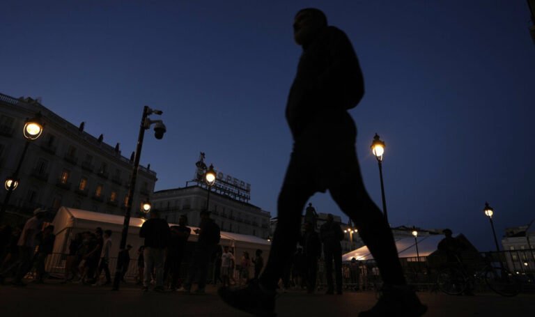 Το μεγαλύτερο μπλακ άουτ στην ιστορία της Ισπανίας – Άγνωστη η αιτία, αποδυναμώνεται το σενάριο κυβερνοεπίθεσης