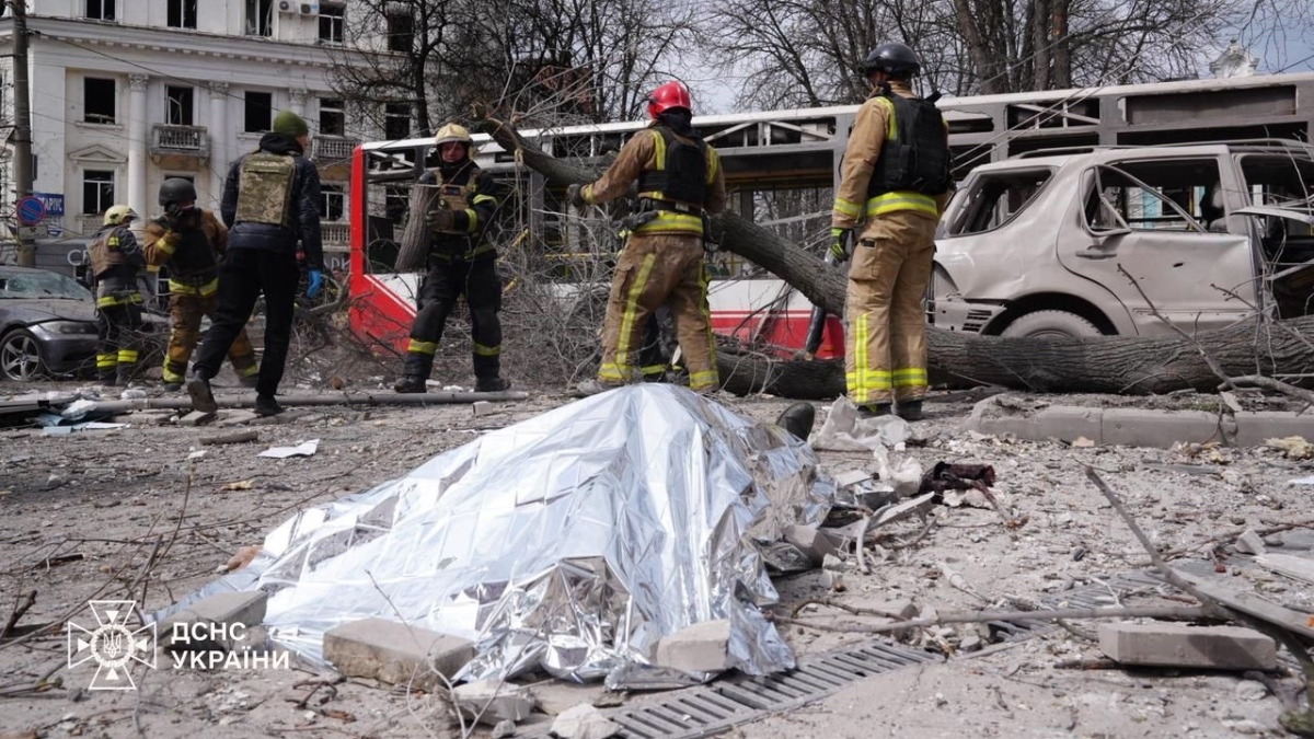 Σε «κατάσταση σοκ» η διεθνής κοινότητα από το πολύνεκρο πλήγμα της Ρωσίας στη Σούμι της Ουκρανίας – Περισσότεροι από 34 οι νεκροί και 100 τραυματίες