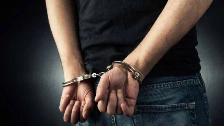 Συνελήφθη 21χρονος για κατοχή πλήθους κροτίδων και ακατέργαστης κάνναβης