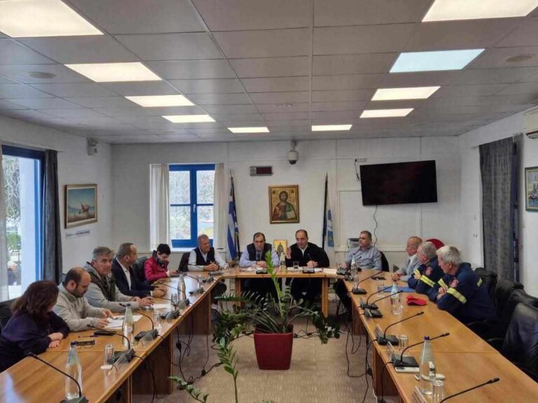 Πάρος: Σύσκεψη υπό τον υφυπουργό Κλιματικής Κρίσης και Πολιτικής Προστασίας  μετά την κατατροφική πλημμύρα