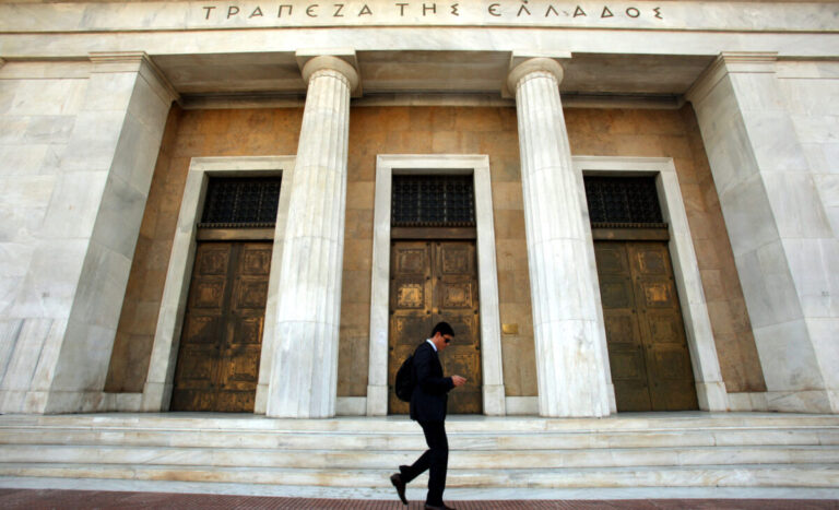ΤτΕ: Αυξήθηκαν οι καταθέσεις των επιχειρήσεων, μειώθηκαν των νοικοκυριών – Μικρή μείωση στο ρυθμό χρηματοδότησης του ιδιωτικού τομέα