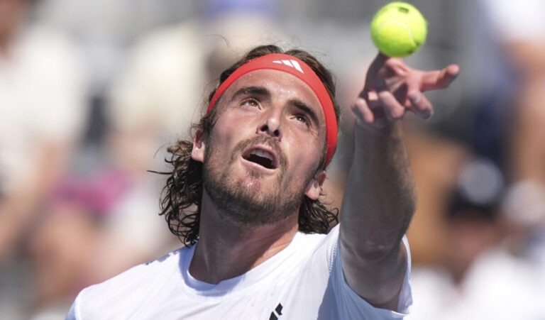 Εγκατέλειψε ο Τσιτσιπάς, στους «4» του Barcelona Open ο Φιλς