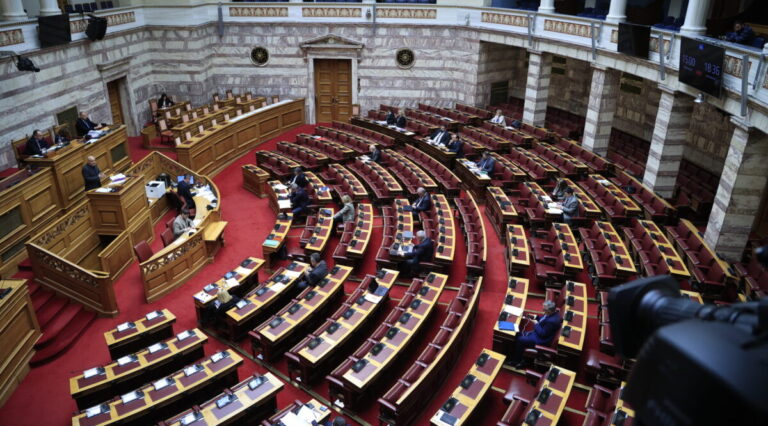 Οι αντιδράσεις της αντιπολίτευσης για την παραίτηση του Χρ. Παπαδημητρίου – Κάνουν λόγο για φιάσκο