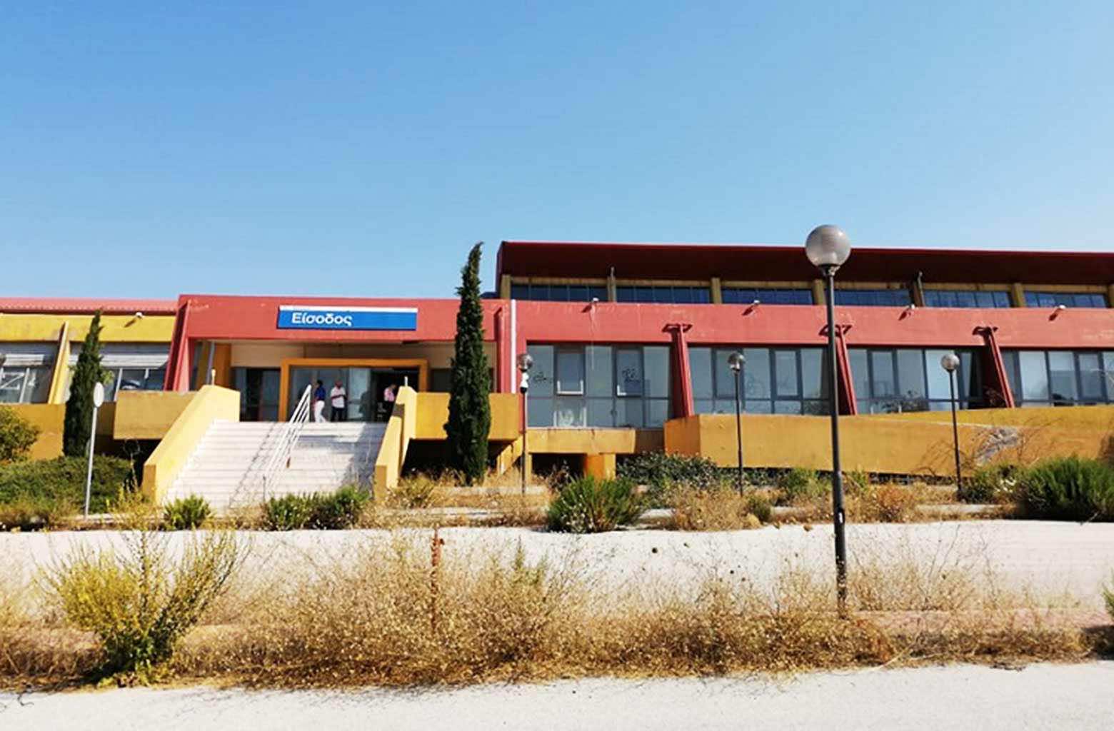 Χανιά: Μικρής έκτασης πυρκαγιά στο εγκαταλελειμμένο κλειστό κολυμβητήριο