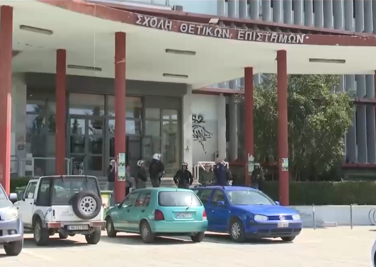 ΑΠΘ: Αντιεξουσιαστές προσπάθησαν να μπουν εκ νέου στον χώρο της κατάληψης
