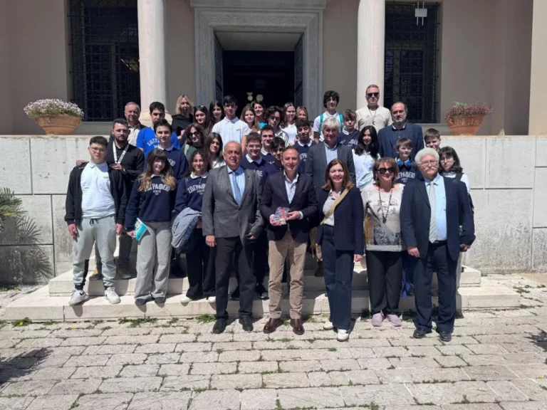 Συγκινητική υποδοχή του Ζωγραφείου Λυκείου Κωνσταντινούπολης στα Ιωάννινα