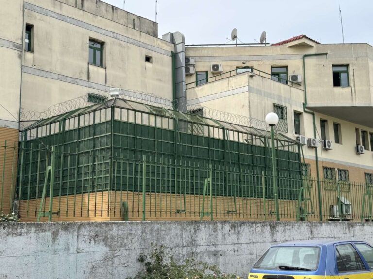 Αιτωλοακαρνανία: Παραδόθηκε 20χρονος δραπέτης