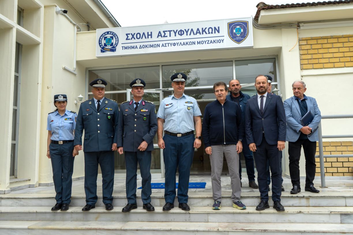 Στο Μουζάκι ο Μιχάλης Χρυσοχοΐδης