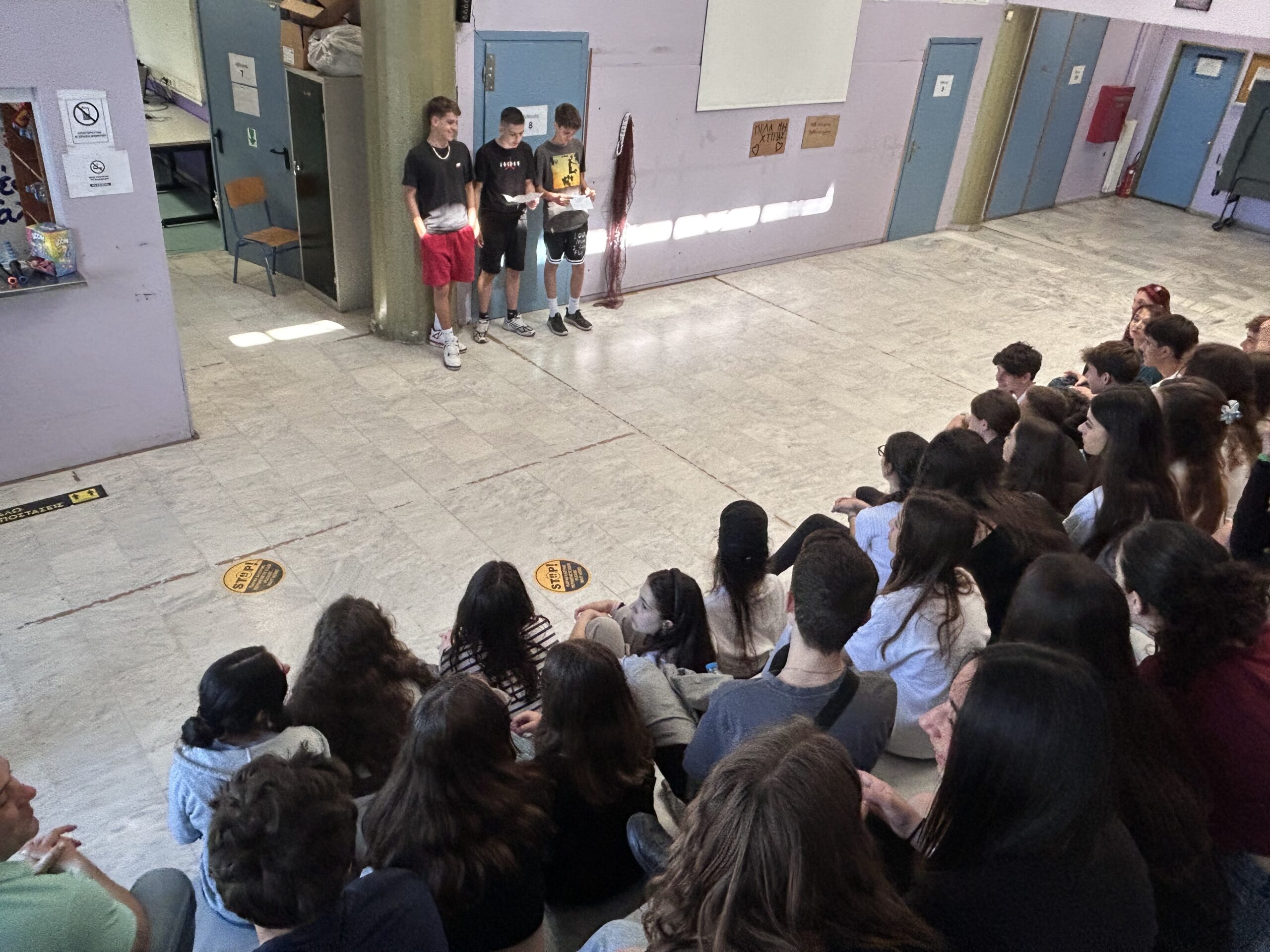 Θεσσαλονίκη: Σε ρυθμούς Καλαματιανού και Ικαριώτικου υποδοχή στο 7ο Γυμνάσιο μαθητών από το σχολείο «Αθηνά» του Βουκουρεστίου