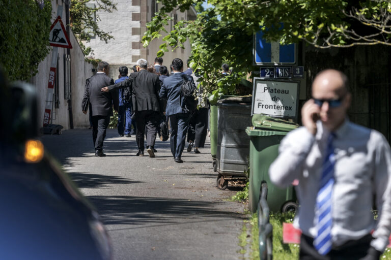 Δασμοί ΗΠΑ: Συνεχίζονται στη Γενεύη οι συνομιλίες με την Κίνα – Για «πλήρη επανεκκίνηση» μιλά ο Ντ. Τραμπ