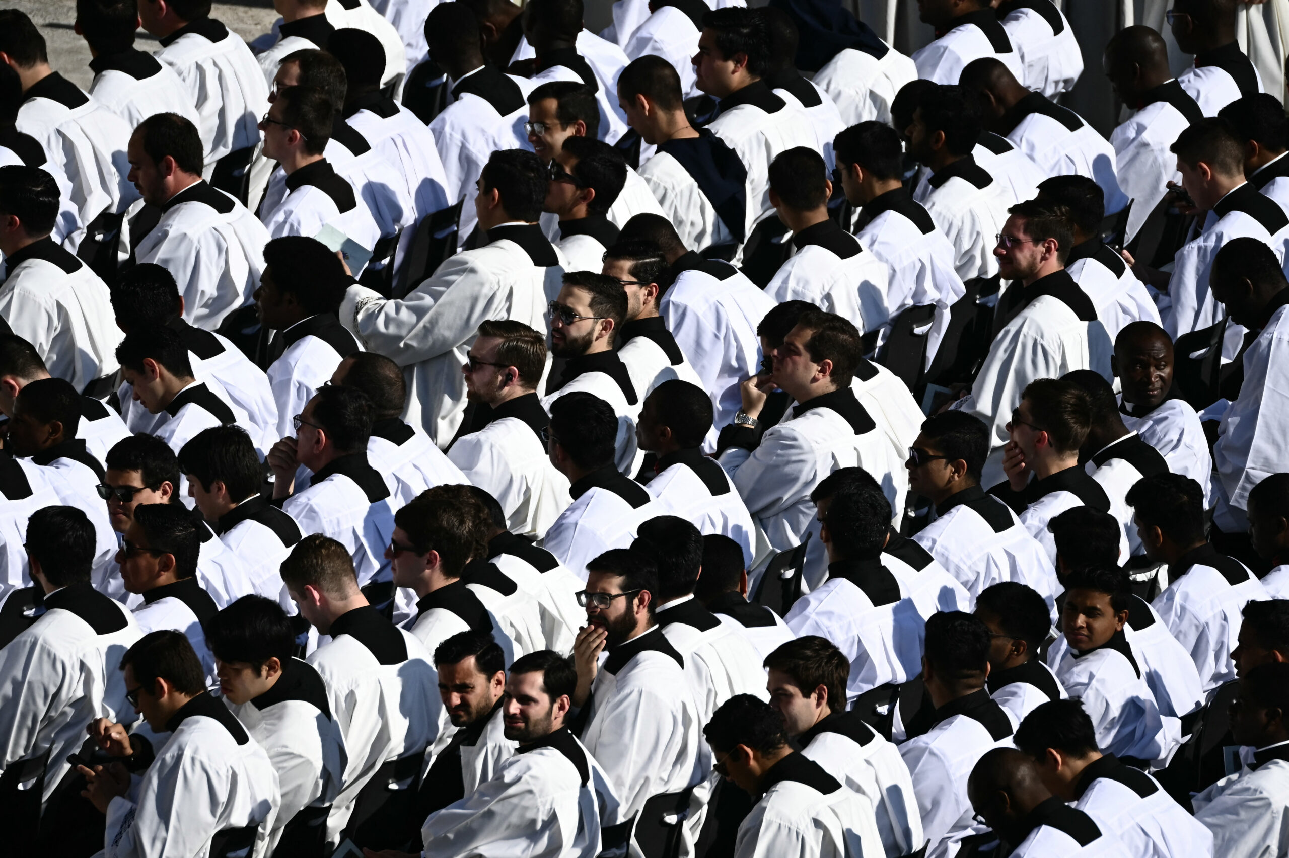 VATICAN-MASS-INAUGURATION-POPE Χιλιάδες πιστοί συγκεντρώθηκαν στο Βατικανό για την ενθρόνιση του Πάπα Λέοντα του ΙΔ’ – Φωτορεπορτάζ