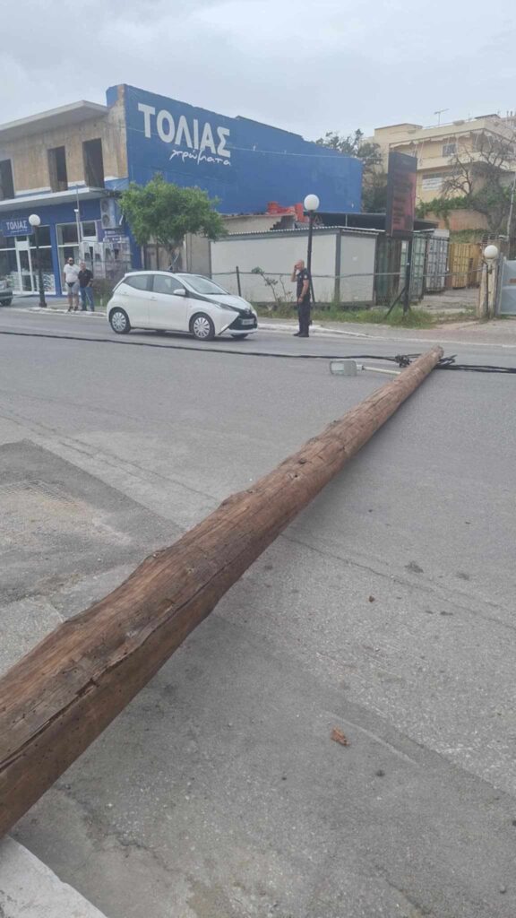 Ακυρώσεις πτήσεων, πτώσεις δέντρων και διακοπές ρεύματος λόγω των ισχυρών νοτιάδων στην Κρήτη