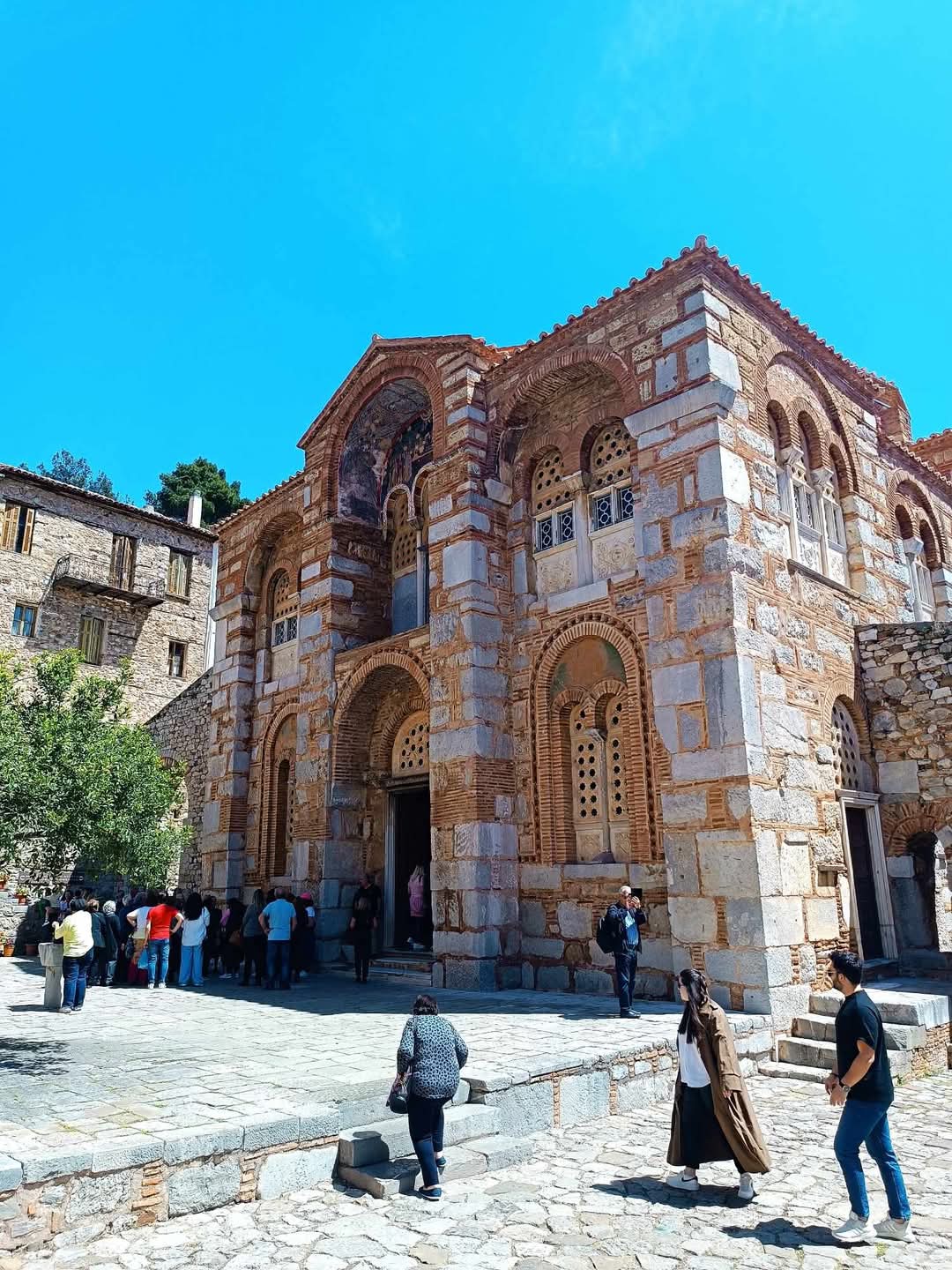 Προσκύνημα των Ποντίων της Σαλαμίνας στο Μαυσωλείο Θυμάτων Ναζισμού Διστόμου