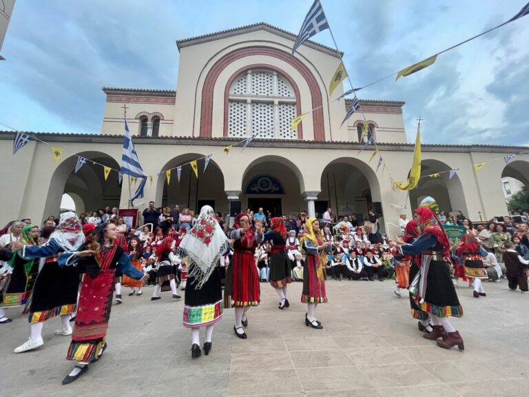 Η παράδοση έσμιξε με τη γιορτή στο ναό της  Ανάληψης Βόλου