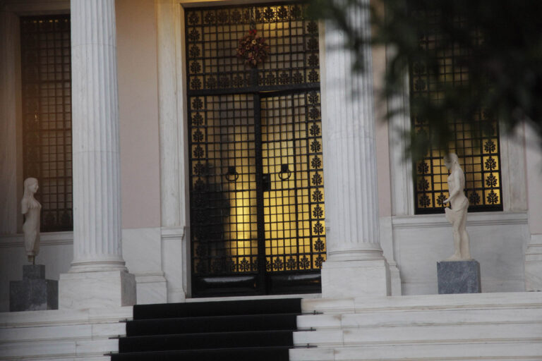 Ν. Ανδρουλάκης: Τη Δευτέρα το αίτημα ΠΑΣΟΚ για προανακριτική επιτροπή – Κυβερνητικές πηγές: Μαζί με τις πιο ακραίες φωνές εργαλειοποίησαν μια εθνική τραγωδία